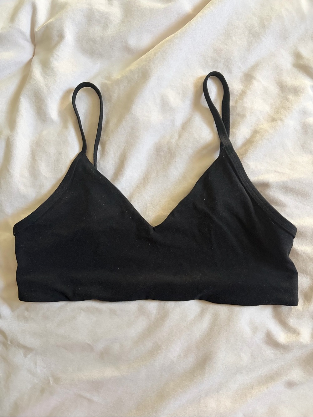 Aritzia Golden Black V-Neck Seamless Bralette